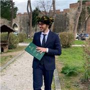 Dottore in Matematica presso l'Università di Pisa offre lezioni private a studenti del liceo e scuole medie